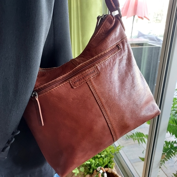 Spikes & Sparrow Whiskey Leather Crossbody Bag :Zip Closure: Snap Pocket Storage - Picture 4 of 16